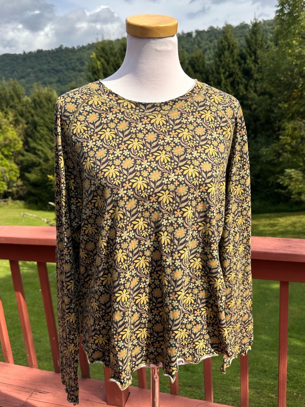 Natural Life Lily Cotton Long Sleeve Tee Shirt-  Tan Daisies Floral Print NWT